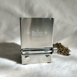 Halco Atomic Starburst Stainless Toothpick
Dispenser With Lock Down Chain